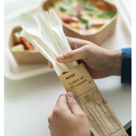 Besteckset aus Kraftpapier Messer, Gabel, Löffel und Servietten (50 Stück)